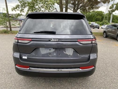 Baltic Gray Metallic Clearcoat 2023 Jeep Grand Cherokee Limited