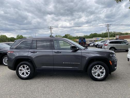 Baltic Gray Metallic Clearcoat 2023 Jeep Grand Cherokee Limited