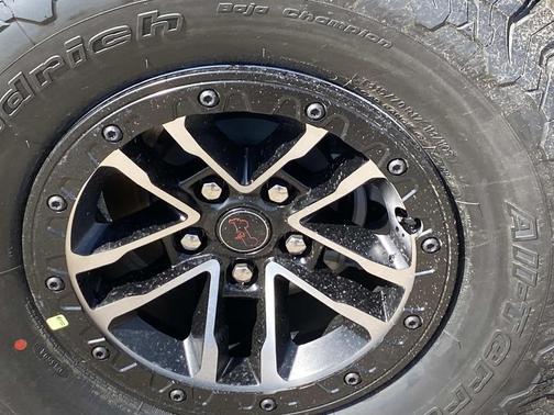Granite Crystal Metallic Clearcoat 2026 Jeep Wrangler Rubicon