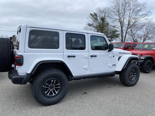 Bright White Clearcoat 2026 Jeep Wrangler Rubicon
