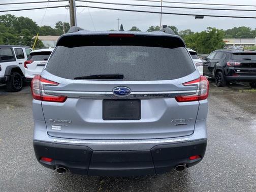Ice Silver Metallic 2023 Subaru Ascent Limited 8-Passenger