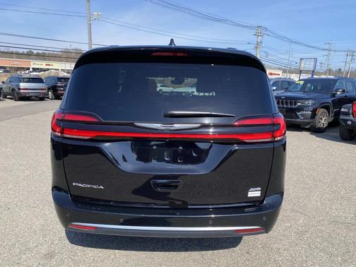 2025 Chrysler Pacifica L