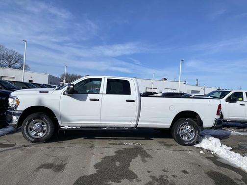 2023 RAM 2500 Tradesman Crew Cab 4x4 8' Box