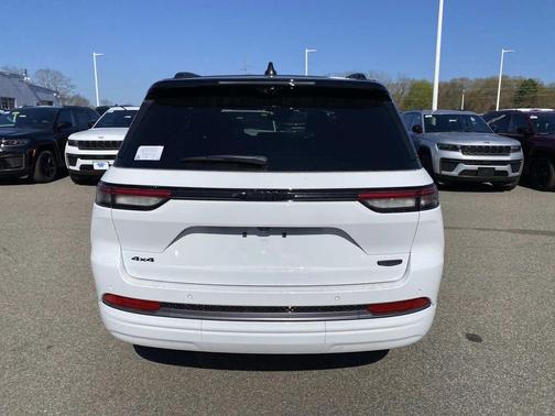 Bright White Clearcoat 2026 Jeep Grand Cherokee Summit