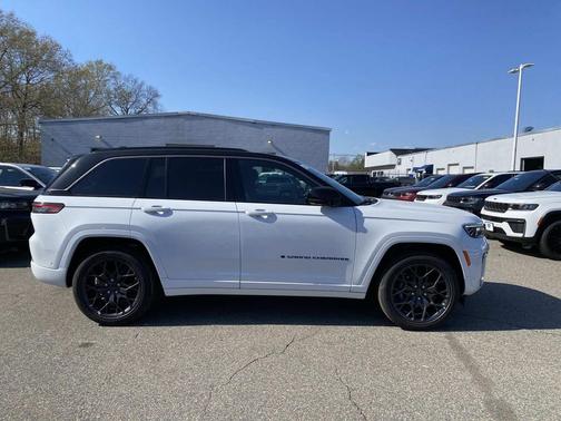 Bright White Clearcoat 2026 Jeep Grand Cherokee Summit