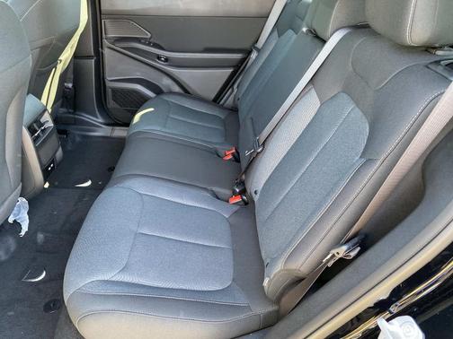 Diamond Black Crystal Pearlcoat 2026 Jeep Cherokee Laredo 4x4