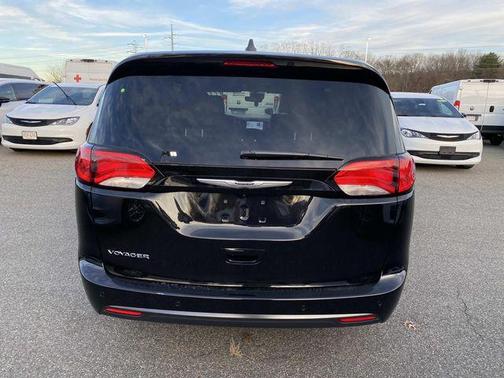 2026 Chrysler Voyager LX