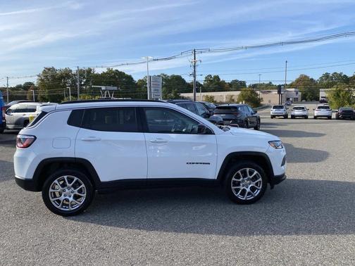 2022 Jeep Compass Latitude Lux
