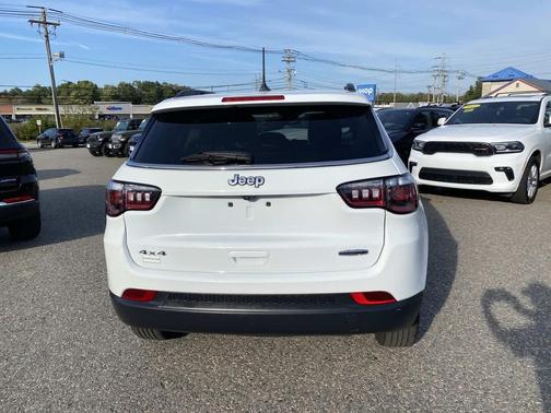 2022 Jeep Compass Latitude Lux