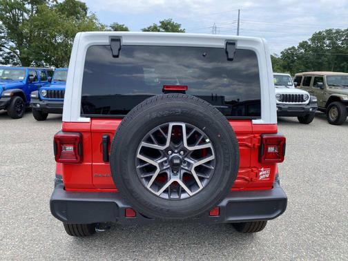 Firecracker Red Clearcoat 2026 Jeep Wrangler 4-Door Sahara 4x4