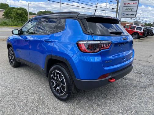 Hydro Blue Pearlcoat 2025 Jeep Compass Trailhawk