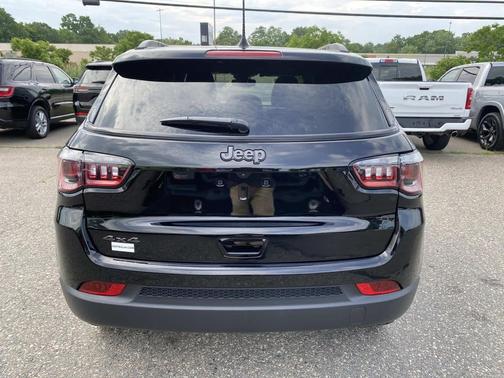 Diamond Black Crystal Pearlcoat 2026 Jeep Compass Sport