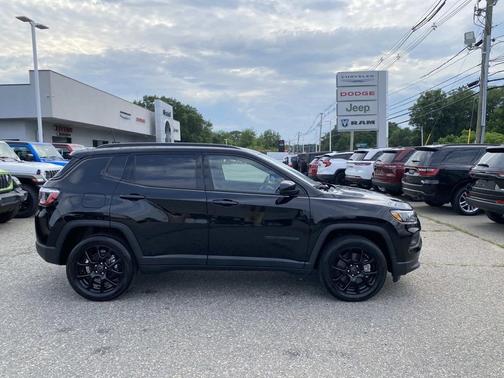 Diamond Black Crystal Pearlcoat 2026 Jeep Compass Sport