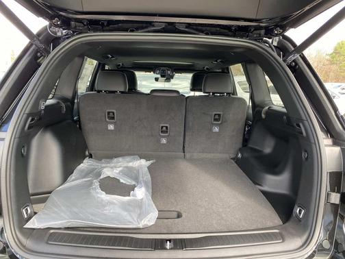 Diamond Black Crystal Pearlcoat 2026 Jeep Grand Cherokee Altitude