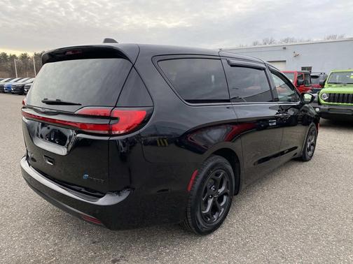 2023 Chrysler Pacifica Hybrid Touring L