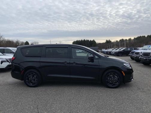 2023 Chrysler Pacifica Hybrid Touring L
