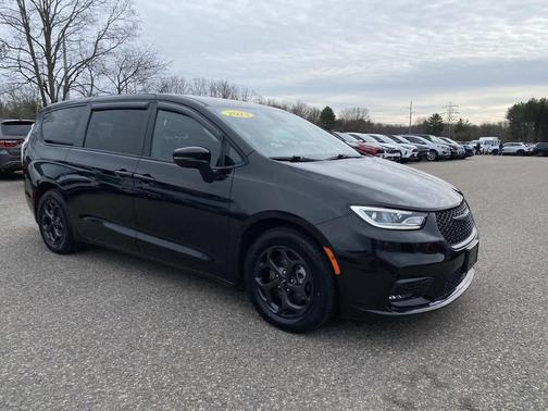2023 Chrysler Pacifica Hybrid Touring L
