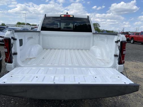 Bright White Clearcoat 2026 RAM 1500 Warlock Crew Cab 4x4 5'7' Box