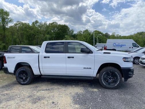 Bright White Clearcoat 2026 RAM 1500 Warlock Crew Cab 4x4 5'7' Box
