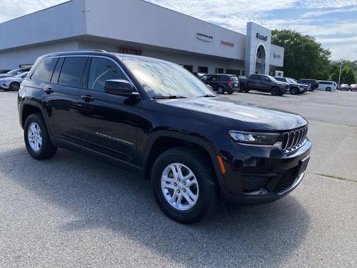 Diamond Black Crystal Pearlcoat 2023 Jeep Grand Cherokee Laredo