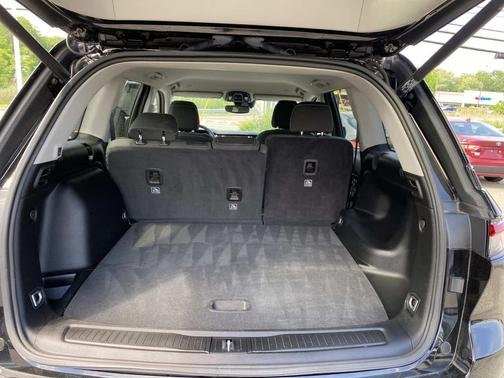 Diamond Black Crystal Pearlcoat 2023 Jeep Grand Cherokee Laredo