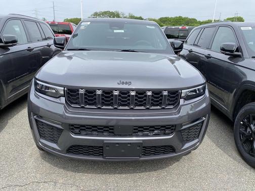 Baltic Gray Metallic Clearcoat 2026 Jeep Grand Cherokee Limited