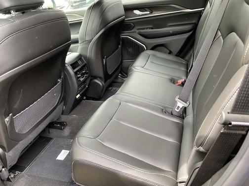 Baltic Gray Metallic Clearcoat 2026 Jeep Grand Cherokee Limited