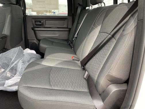 2026 RAM 2500 Tradesman Crew Cab 4x4 6'4' Box