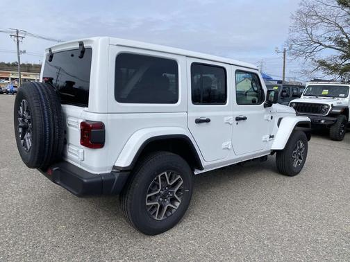 2026 Jeep Wrangler 4-Door Sahara 4x4