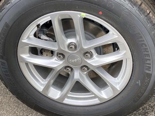 Baltic Gray Metallic Clearcoat 2026 Jeep Grand Cherokee Altitude