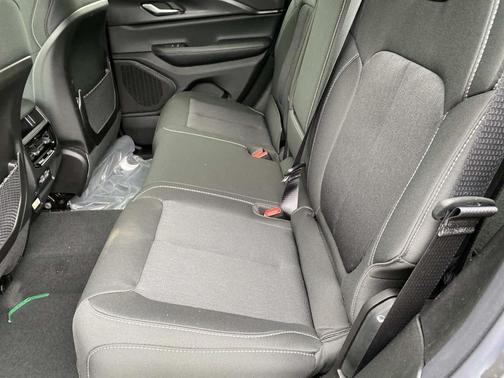 Baltic Gray Metallic Clearcoat 2026 Jeep Grand Cherokee Altitude