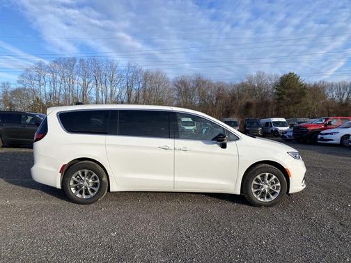 2026 Chrysler Pacifica L