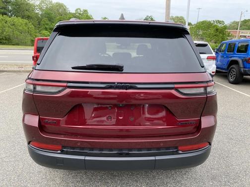 Velvet Red Pearlcoat 2023 Jeep Grand Cherokee Limited