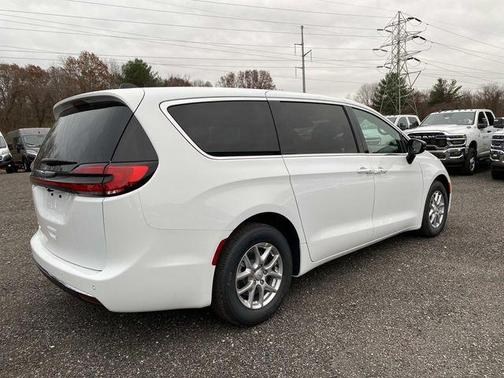 2026 Chrysler Pacifica L