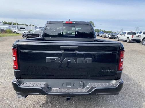 Diamond Black Crystal Pearlcoat 2026 RAM 1500 Express