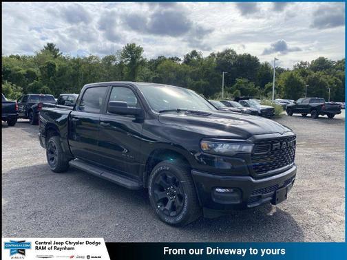 Diamond Black Crystal Pearlcoat 2026 RAM 1500 Express