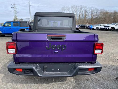 2026 Jeep Gladiator Sport