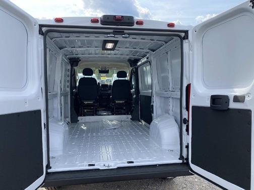 Bright White Clearcoat 2026 RAM ProMaster 1500 Low Roof