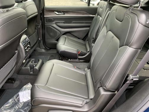 Fathom Blue Pearlcoat 2027 Jeep Grand Cherokee L Limited