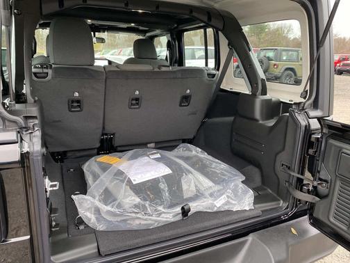 Black Clearcoat 2026 Jeep Wrangler Sport