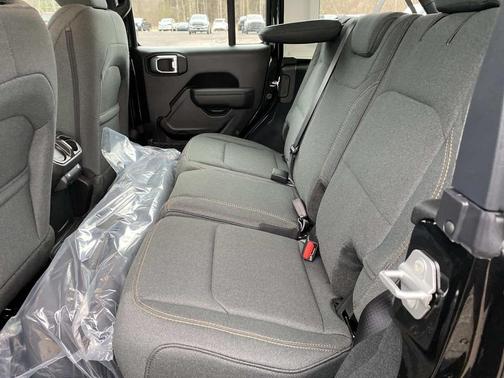 Black Clearcoat 2026 Jeep Wrangler Sport