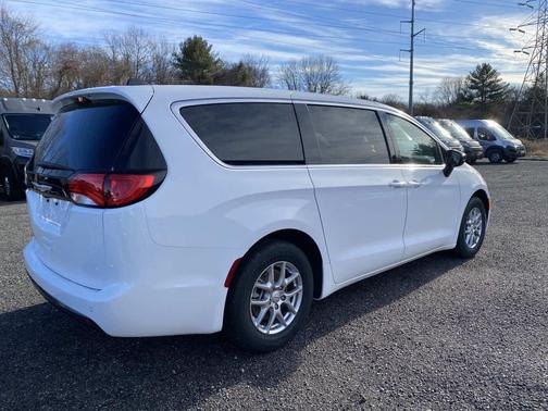 2026 Chrysler Voyager LX