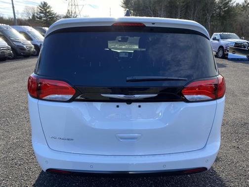 2026 Chrysler Voyager LX