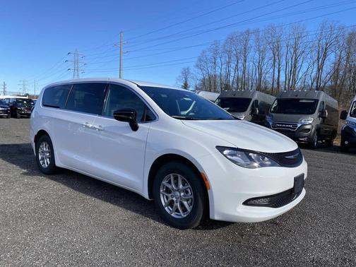 2026 Chrysler Voyager LX