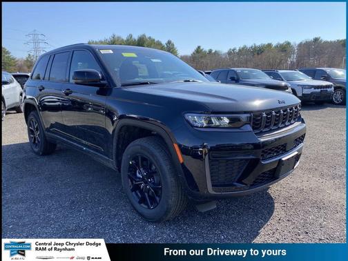 Diamond Black Crystal Pearlcoat 2026 Jeep Grand Cherokee Altitude