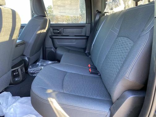 2026 RAM 2500 Black Express Crew Cab 4x4 6'4' Box