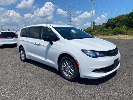 2025 Chrysler Voyager LX