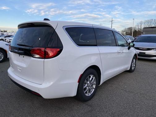 2026 Chrysler Voyager LX
