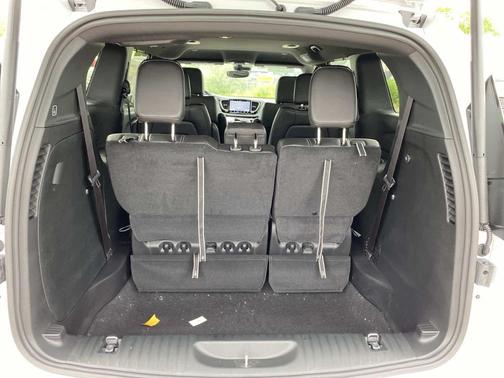 Bright White Clearcoat 2027 Chrysler Pacifica L