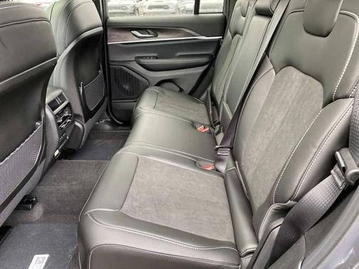 2026 Jeep Grand Cherokee Altitude